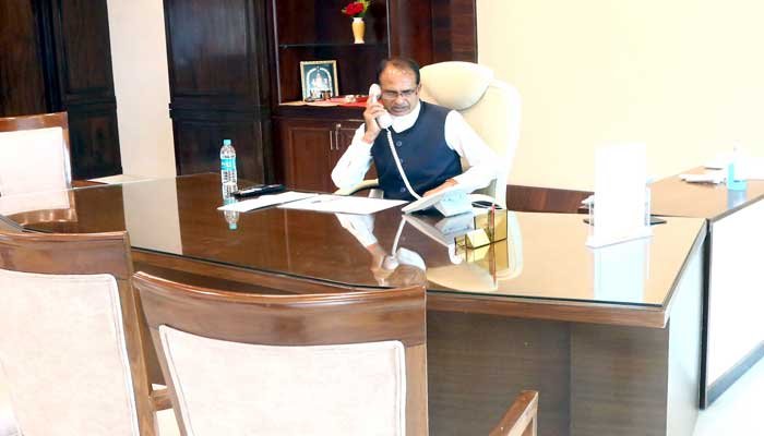 सीएम शिवराज बोले 'कोरोना को हराने में लगे प्रत्येक व्यक्ति के जज्बे को प्रणाम' 1 Sivraj Singh