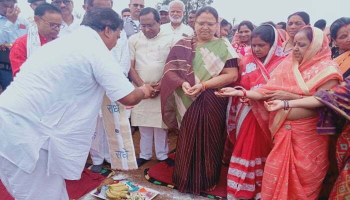 मंत्री अनिला भेड़िया ने नए सामुदायिक स्वास्थ्य केन्द्र भवन का भूमिपूजन किया 1 anila bhedita