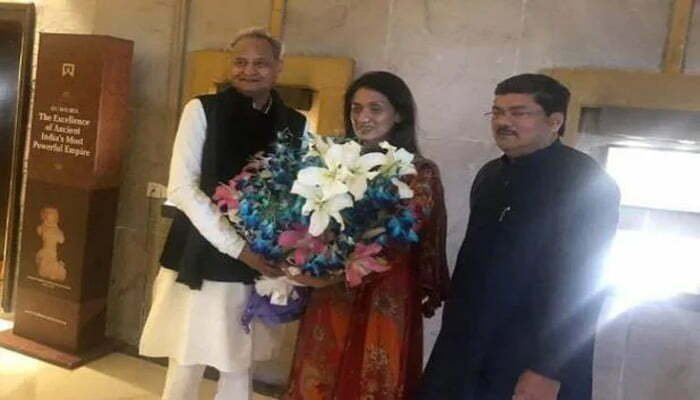 60 साल के पूर्व केंद्रीय मंत्री ने रचाई शादी, अशोक गहलोत ने दी बधाई 1 mukul vasnik