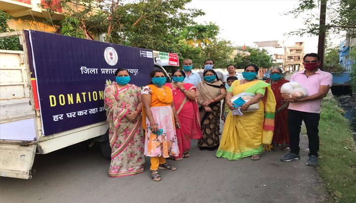ज़िला प्रशासन की पहल पर कोरोना लॉक डाउन से प्रभावितों को मदद करने आगे आई महिलाएं 1 Help 1