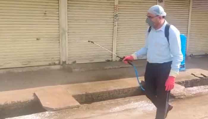 संक्रमित क्षेत्र में दवा का छिड़काव के लिए सड़क पर उतरे कलेक्टर-एसपी 1 hoshangabad collector
