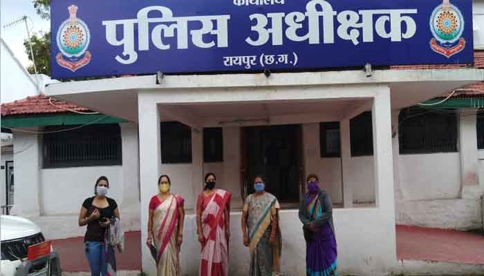 chhattisgarh: महिलाओं पर अश्लील टिप्पणी करने के खिलाफ एफआईआर दर्ज कराने पहुंचीं महिला सांसद 1 chhattisgarh