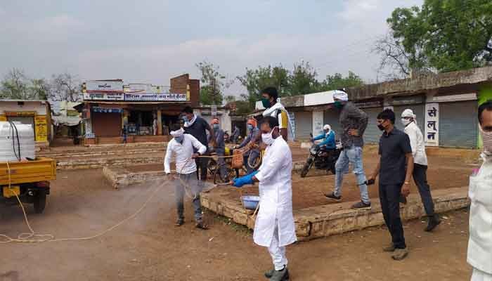 मंत्री गुरू रूद्रकुमार खुद उतरे सड़क पर, अपने विधानसभा क्षेत्र को किया सेनेटाइज 1 Minister-Guru-Rudrakum