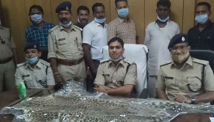 10 लाख की तेंदुए की खाल के साथ तस्कर गिरफ्तार, पुलिस ने ग्राहक बनकर दबोचा 1 gariyaban crime