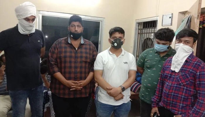 कोरोना काल और लॉकडाउन में भी रईसजादों की अय्याशी 1 Lockdown Strck