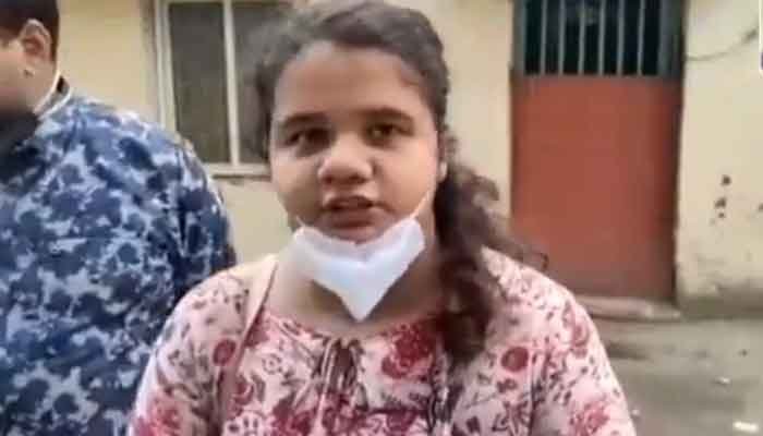 मंत्री से पूछा था सवाल, तीन दिन धक्के खाने के बाद ट्रोल करने वालों पर हुई FIR 1 Tulsiram Silvassa ask question girl