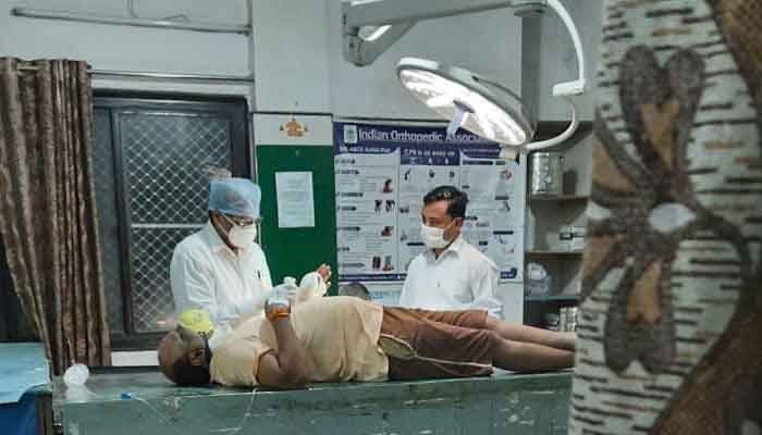 शराबियों का पत्रकार पर जानलेवा हमला, शिवराज सिंह दिए कड़ी कार्रवाई के निर्देश 1 attack-on-alcoholic-journalist,