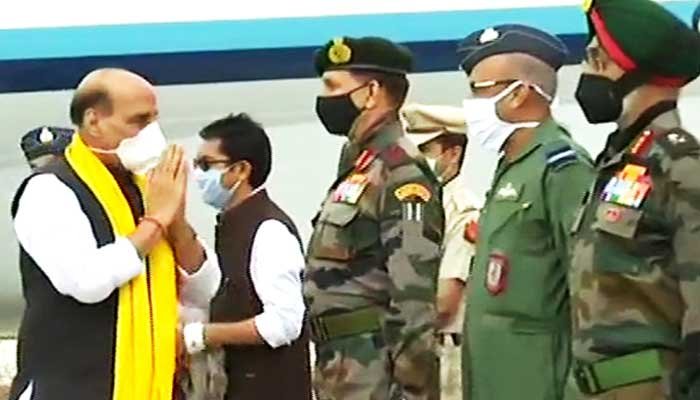 चीफ ऑफ डिफेंस स्टाफ और आर्मी चीफ के साथ राजनाथ सिंह पहुंचे लद्दाख 1 rajnath singh