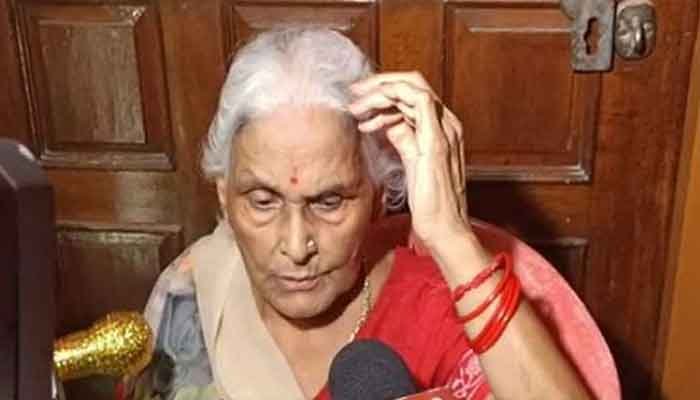Encounter : मां को जब मिली बेटे विकास की मौत की खबर, तब क्या हुआ उसका हाल ? 1 vikasm-dubey-mother