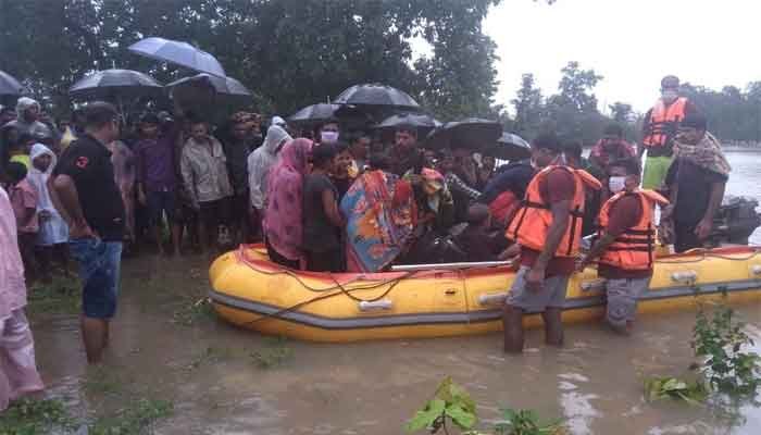 Bijapur: CRPF के जवानो के साथ 66 बाढ़ प्रभावितों को सुरक्षित निकाला गया 1 Bijapur-CRPF