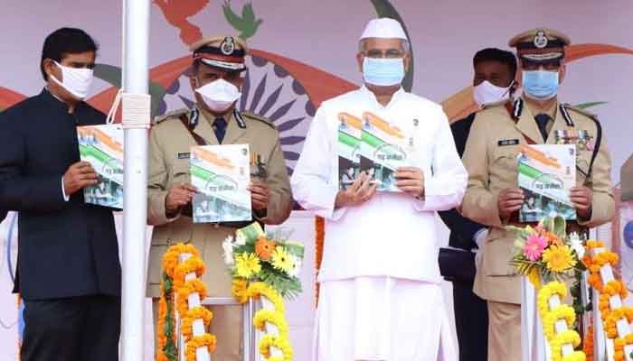 Cm Bhupesh baghel ने स्वतंत्रता दिवस समारोह में किया "गढ़कलेवा" (Gadhakaleva)पुस्तिका का विमोचन 1 Cm-Bhupesh-baghel-Gadhakaleva