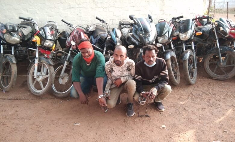 दुर्ग पुलिस की बड़ी कार्यवाही मोटरसाइकिल चोर गिरोह पकड़ाया 3 आरोपी गिरफ्तार 1 TY