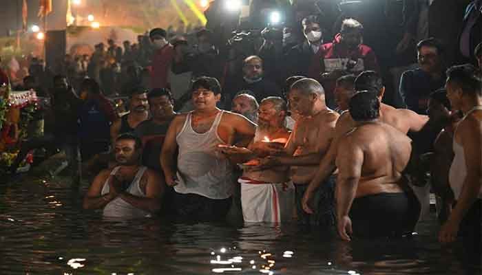 छत्तीसगढ़ सीएम ने किया कार्तिक पूर्णिमा स्नान, हटकेश्वर महादेव मंदिर में की पूजा-अर्चना 1 poooja