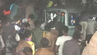 Photo of दर्दनाक: नवविहित दो जोड़े के वाहनों को ट्रेलर ने रौदा, दूल्हे के पिता समेत 8 की मौत