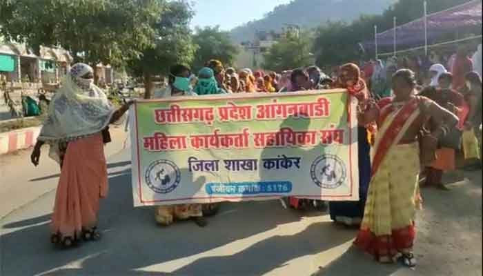 आंगनबाड़ी कार्यकर्ता और सहायिका संघ ने दिया धरना 1 anganbadi