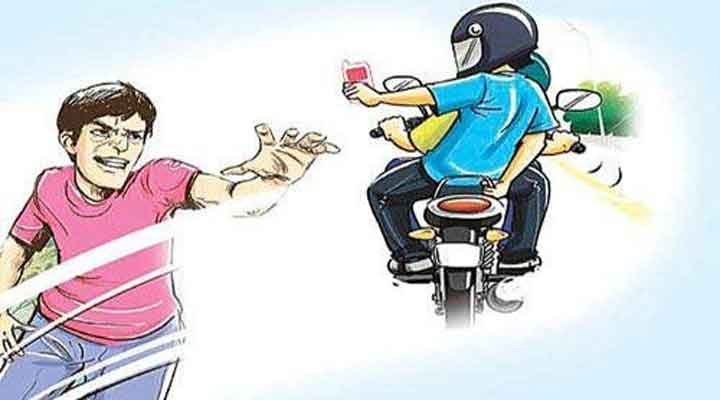 एक्टीवा सवार दो बदमासो ने मोबाईल खींचकर भागे,मामला दर्ज 1 bike