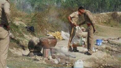 Photo of महासमुंद: शराब बिक्री करते हुए ग्रामीण पकड़ाया