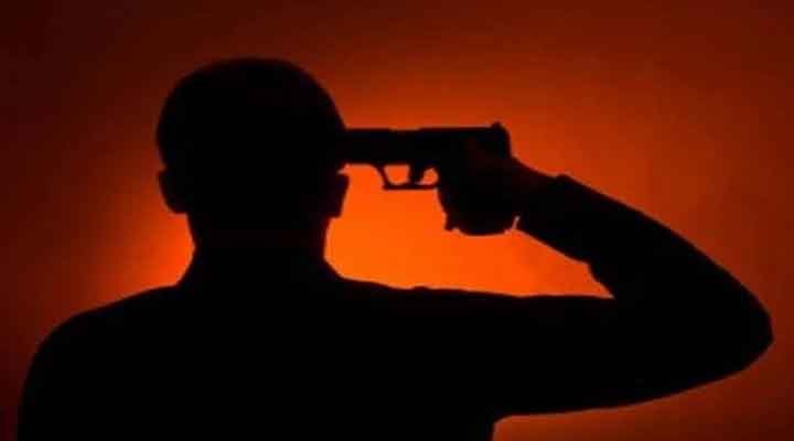 सीआरपीएफ जवान ने स्वयं को ही एके-47 से मारी गोली 1 goli