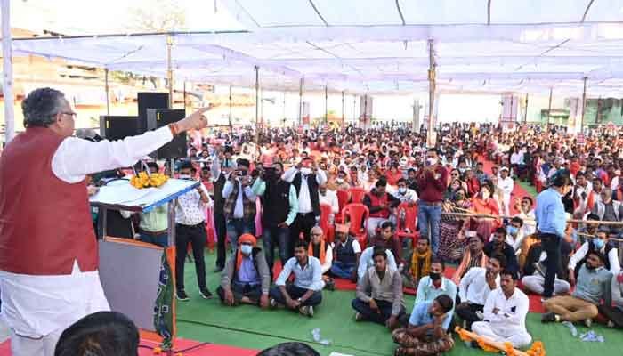 पूर्व सीएम रमन सिंह का भूपेश सरकार पर हमला, ‘नरवा, गरुवा एखर ले आगे कुछ नहीं करना हे संगवारी’ 1 raman-sing-in-kawadha