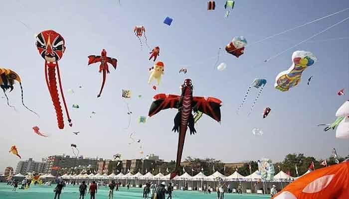 रायपुर शहर में मकर संक्रांति मनाने का भी अनोखा अंदाज, पतंग बाजार हुआ गुलजार 1 kite