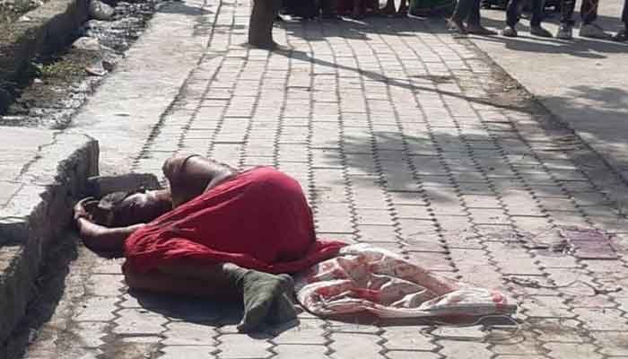 ससुराल में महिला के साथ दरिंदगी, पति ने ही मां-बाप के साथ मिलकर काटी जीभ, मुंह में बेलन ठूंसा, मरा समझकर घर के बाहर फेंककर फरार 1 maderr