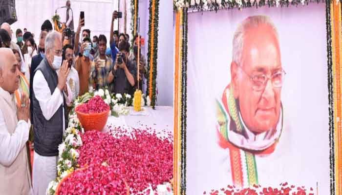 स्वर्गीय मोतीलाल वोरा की शोक सभा में मुख्यमंत्री भूपेश बघेल सहित अनेक नेता शामिल हुए 1 motilall.jp