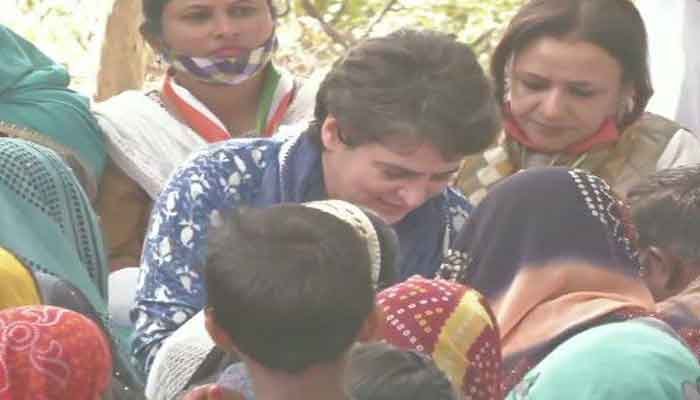 Priyanka Gandhi दस दिनों में दूसरी बार पहुंचीं प्रयागराज, वहां निषाद समुदाय के लोगों से की मुलाकात 1 GANDHI