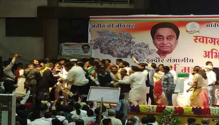 आज कांग्रेस के सम्मेलन में नारेबाजी पर भड़के कमलनाथ, बोले- आप बंद करते हो या मैं बंद कर दूं 1 kamalnath 2