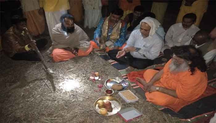 वेदांत आश्रम की यज्ञशाला बंगाल के बनायेंगे कारीगर 1 pandit