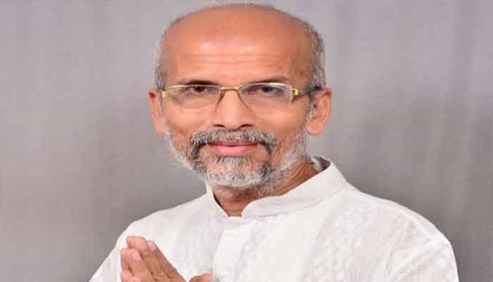 केन्द्रीय मंत्री की गाड़ी को ओवरटेक करने वाला पर्यटक हिरासत में 1 union minister