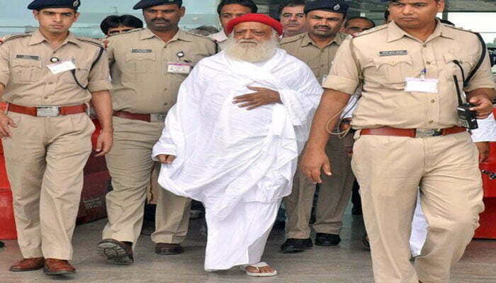 बलात्कार के दोषी आसाराम का ऐसा खौफ! अपने गांव के बगल में उनका आश्रम नहीं बनने देना चाहते लोग 1 Asaram