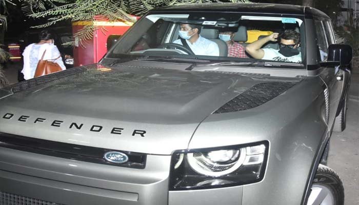Arjun Kapoor ने खरीदी Land Rover Defender, जानिए गाड़ी की कीमत 1 Arjun Kapoor bought Land Rover Defender, know the price of the car