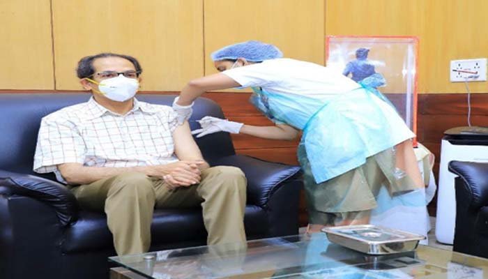 CM उद्धव ठाकरे ने लगवाई कोरोना वैक्सीन की दूसरी डोज 1 CM Uddhav Thackeray