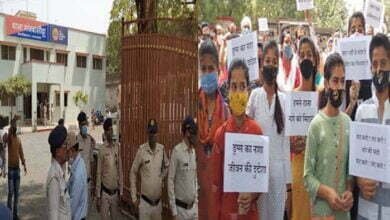 Photo of नशे के नगर में चल रहे अवैध कारोबार को लेकर,पुलिस प्रशासन के खिलाफ सड़क पर आये सामाजिक संगठनो ने सौंपा .मुख्यमंत्री के नाम ज्ञापन..