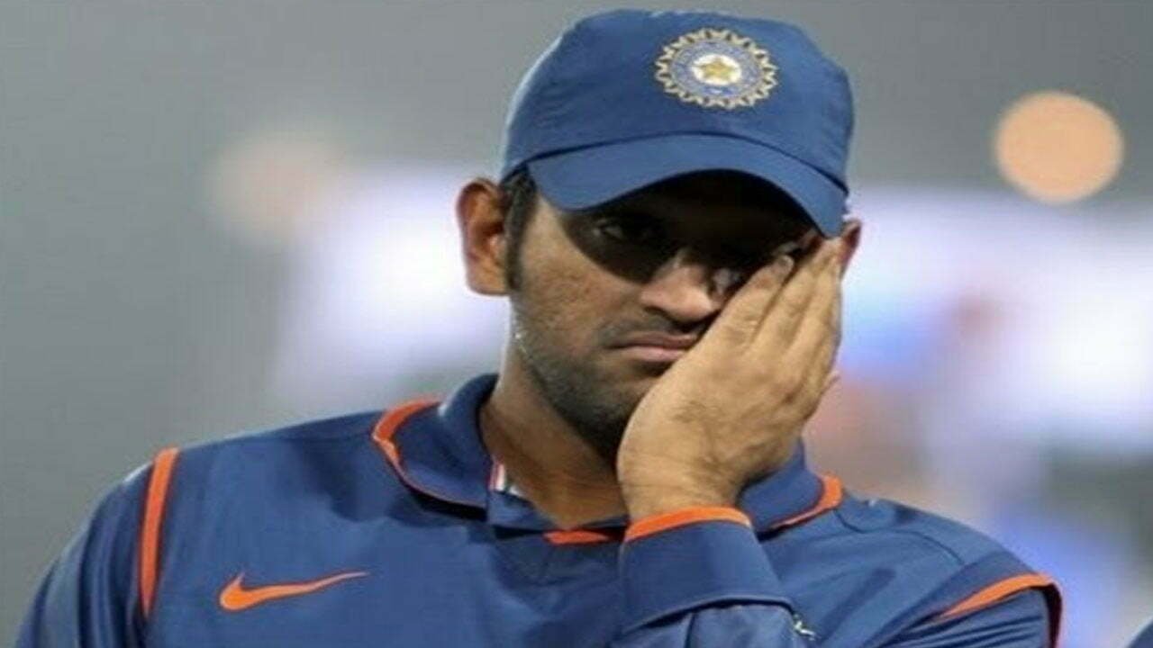 धोनी के माँ-पिता को "जान का खतरा".... 1 dhoni sad