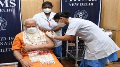 Photo of पीएम ने वैक्सीन की दूसरी डोज ली, वैक्सीन देने वाली सिस्टर बोलीं, “ये यादगार पल है”