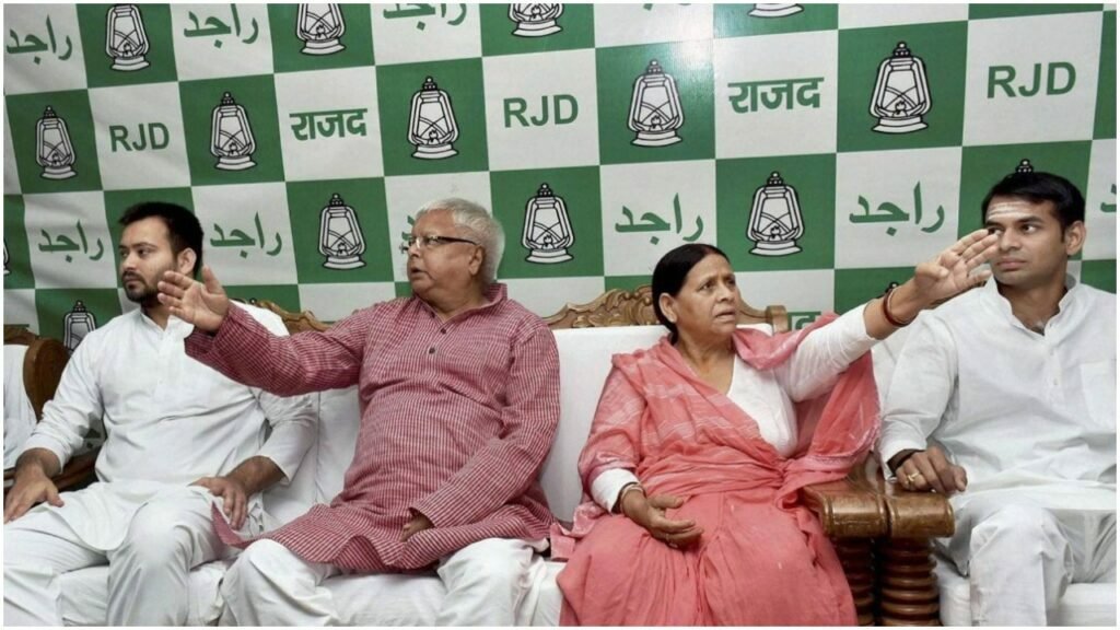 Mulaya Singh Yadav ही नहीं, कई राजनीतिक परिवारों में बजता रहा है बगावत का बिगुल ! 3 Lalu yadav family