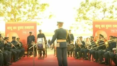 Photo of मरीन ड्राइव में हुआ महात्मा गांधी का पुण्य स्मरण,पुलिस बैंड ने बापू की प्रिय धुन और भजनों की दी प्रस्तुति,सुनकर लोग हुए मंत्रमुग्ध