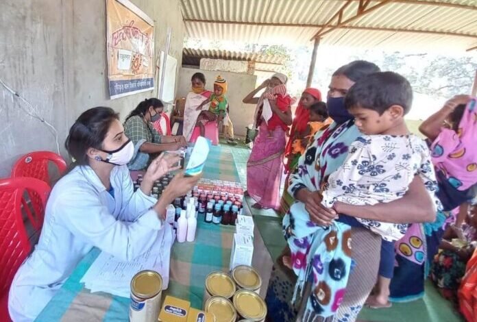 दंतेवाड़ा जिले में गंभीर कुपोषित बच्चों का स्वास्थ्य परीक्षण कर निशुल्क दवाई देने स्वास्थ्य विभाग और महिला और बाल विकास विभाग के संयुक्त राष्ट्र मुख्यमंत्री बाल संरक्षण शिविर चलाया जा रहा है 1 narmada mata 103