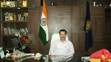 Photo of ओमिक्रोन के संक्रमण से सुरक्षा के लिए आम लोगों से भीड़भाड़ वाले स्थान पर ना जाने की अपील की बेमेतरा कलेक्टर विलास भोसकर संदीपान ने