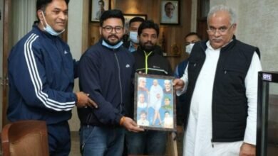 Photo of गौतम वाधवानी ने सीएम को भेंट किया महात्मा गांधी की छायाचित्र