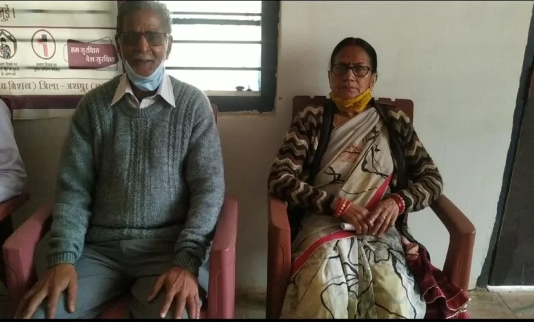 76 वर्षीय विष्णुदयाल ने पत्नी उर्मिला गुप्ता के साथ टीकाकरण केन्द्र पहुंचकर प्रीकॉशन डोज का लगवाया टीका 1 narmada mata 167