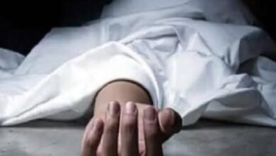Photo of बाइक पर पत्नी के साथ जा रहे शख्स की पतंग के मांझे से कटकर हुई मौत