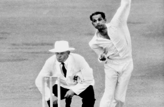 मशहूर ऑल राउंडर बापू नाडकर्णी की पुण्यतिथि आज बाएं हाथ के बल्लेबाज और बाएं हाथ के स्पिनर बापू नाडकर्णी ने टेस्ट मैचों में 1414 रन बनाएं और 88 विकेट लिए 1 narmada mata 243