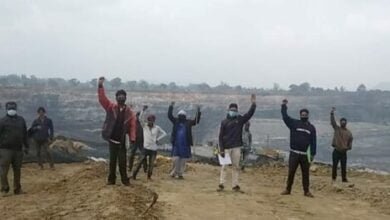 Photo of बेरोजगार भूविस्थापितों ने वैकल्पिक रोजगार को लेकर किया गेवरा खदान के कोयला सरफेस व मिट्टी कार्य को बंद