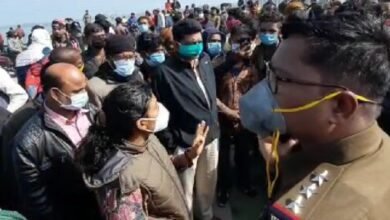Photo of मुआवजा की मांग को लेकर दर्री मार्ग में किया गया चक्काजाम