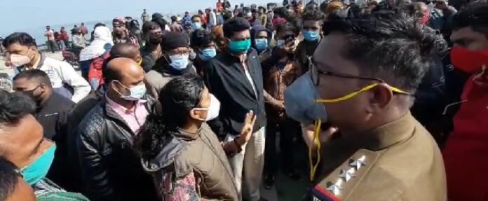 मुआवजा की मांग को लेकर दर्री मार्ग में किया गया चक्काजाम 1 narmada mata 253