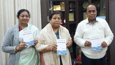 Photo of राज्यपाल को गुप्ता ने ‘पर्यावरण और ग्लोबल वार्मिंग‘ किताब भेंट की