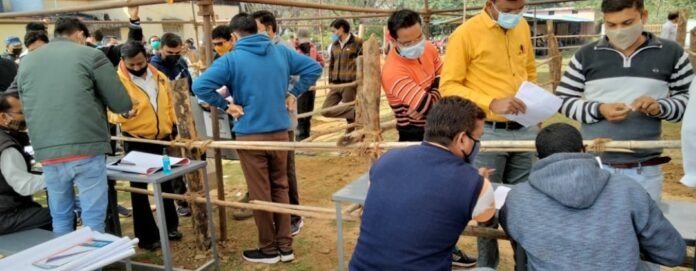 पंचायतों में उपचुनाव के तहत मतदान कल, पोलिंग बूथों के लिए मतदान दल हुए रवाना 1 narmada mata 279