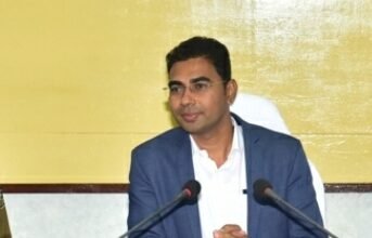 Photo of कलेक्टर शर्मा ने जिले के राजकीय, महाविद्यालयों में विद्यार्थियों कक्षाओं का संचालन ऑनलाईन पद्वति से करने के निर्देश दिया